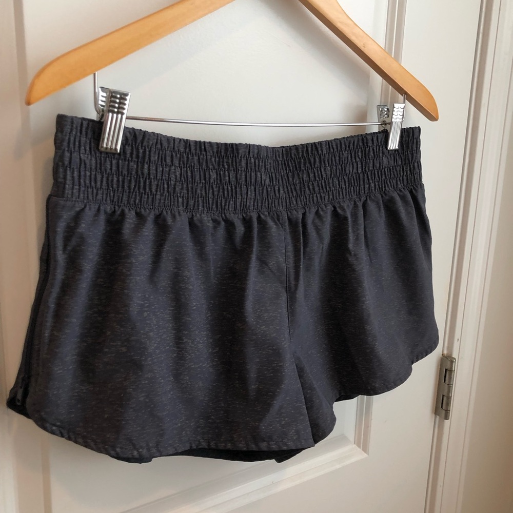 Lorna Jane Zip It Perforated Running Shorts Size Large Womens